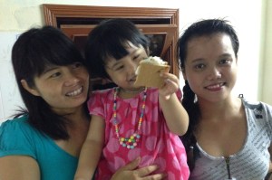 Silk, Billie and Twee enjoy a s'more