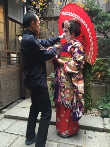 Adjusting my caveman grip on the parasol.